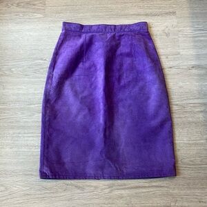 VINTAGE Purple Leather Skirt / Modern US Size XS, 26” waist
